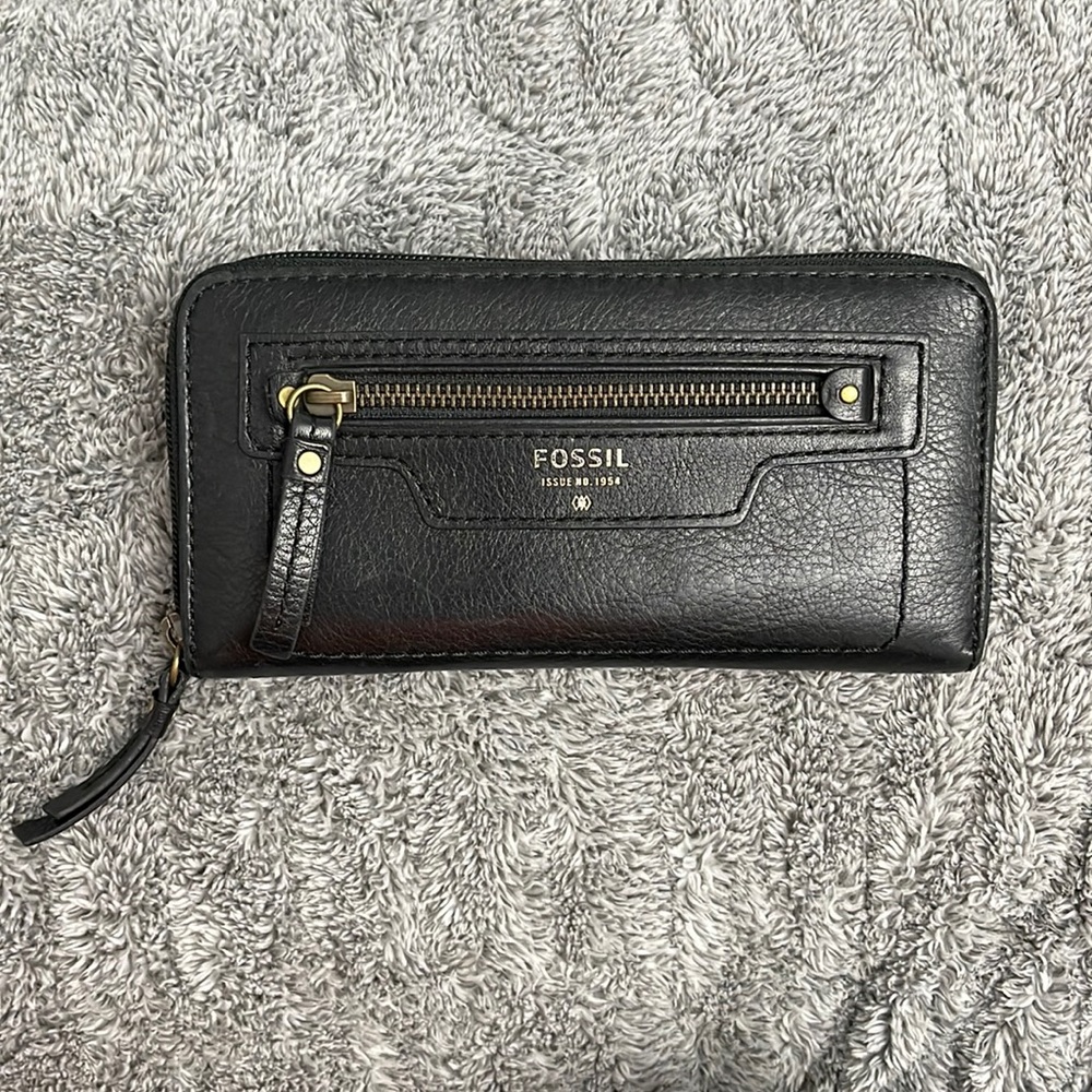 Fossil - black leather zip wallet